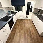 With 3 Bedrooms And Kitchen - Dorado Apartment *