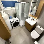With 3 Bedrooms And Kitchen - Dorado Tromsø