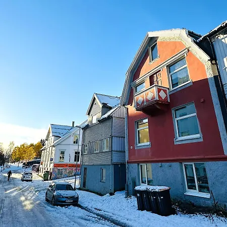 With 3 Bedrooms And Kitchen - Dorado Apartment Tromsø