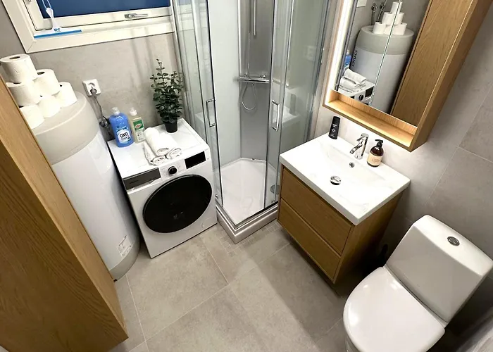 With 3 Bedrooms And Kitchen - Dorado Tromsø