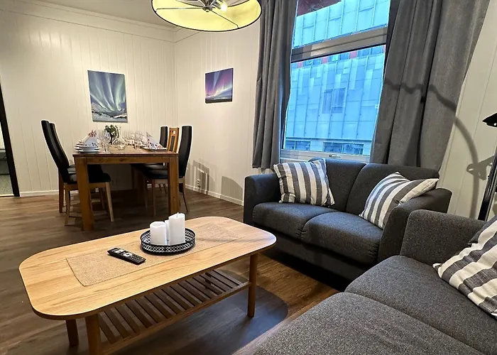 With 3 Bedrooms And Kitchen - Dorado Tromsø