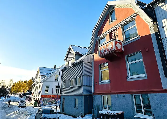 With 3 Bedrooms And Kitchen - Dorado Lägenhet Tromsø